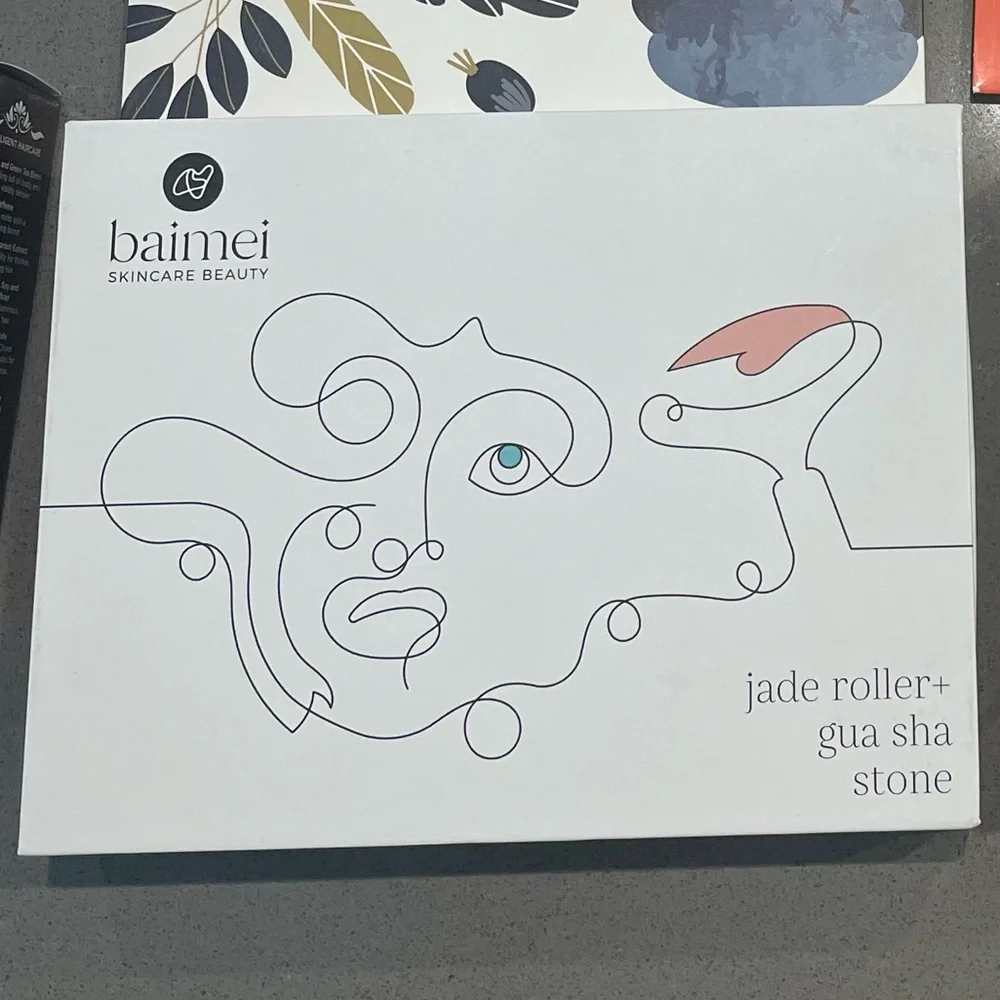 JADE GUA SHA AND ROLLER KIT - Picture 2 of 3